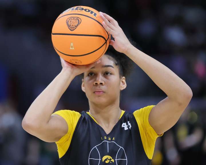 Where to watch Iowa vs. Drake basketball for free tonight