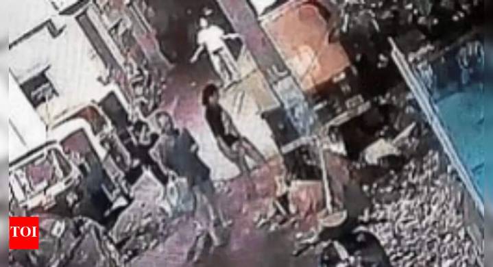 Civic mockery in Bengaluru: 4 caught dumping garbage roadside, woman dances in front of CCTV
