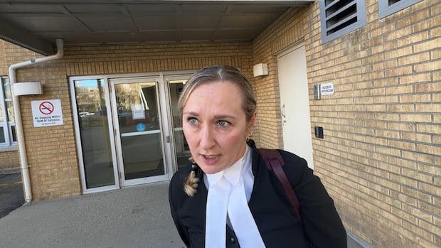 Prohibition on poppies in court 'tugs at my heartstrings': prosecutor