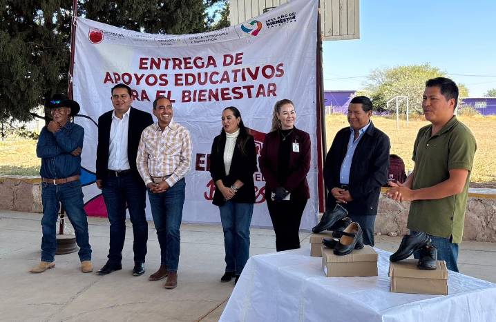 Llevan apoyos para eduación a comunidades de Guadalupe