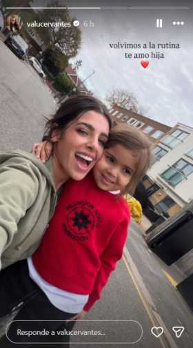 Valentina Cervantes enterneció las redes con una foto junto a su hija Olivia tras regresar a Londres