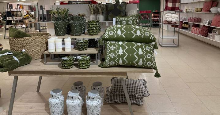 M&S stylish table lamp 'brings cosy warmth to any corner without ugly cables'