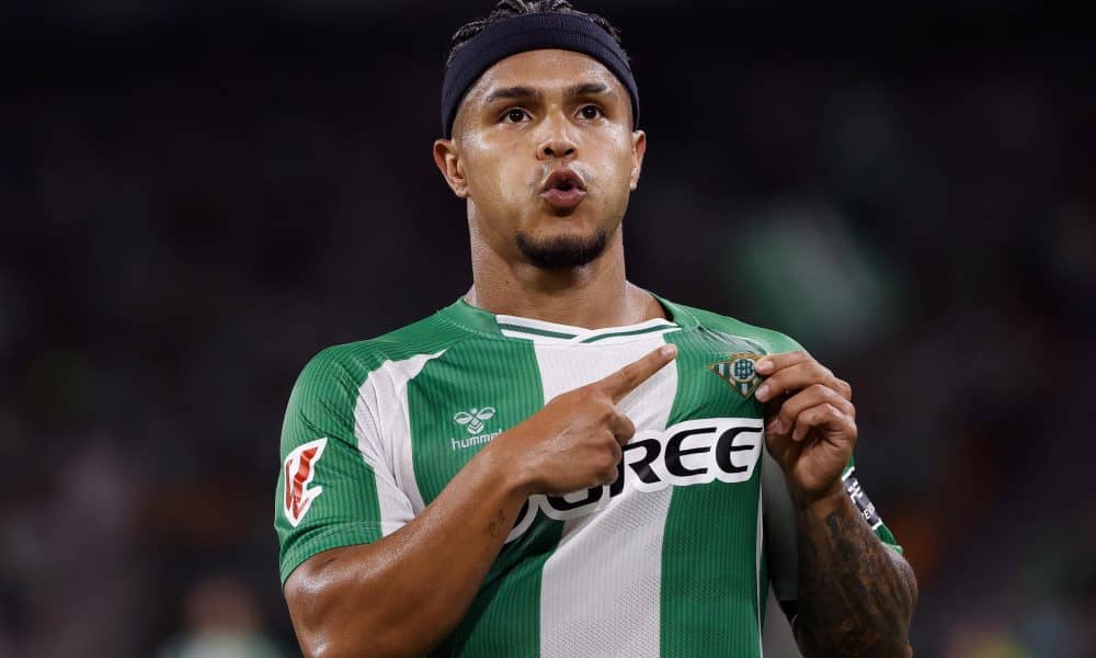 Cucho Hernández, con máscara, principal novedad en la vuelta al trabajo