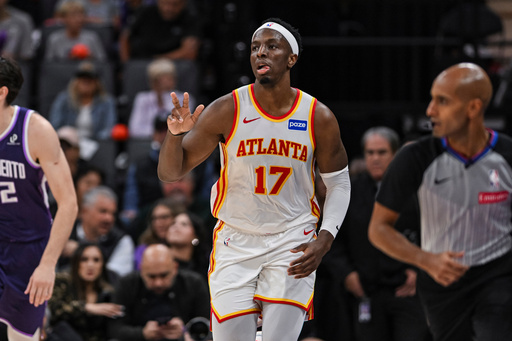 Doble-doble de Jalen Johnson catapulta a Hawks a paliza sobre Kings, 133