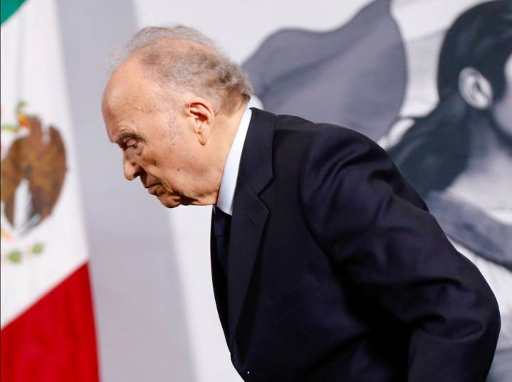 Gertz deja la FGR; va de embajador a un "país amigo"