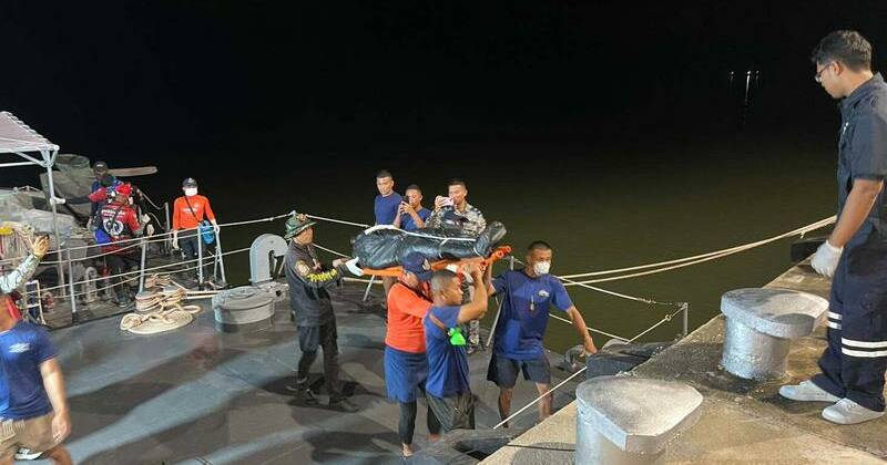 Toll climbs to 21 after refugee boat sinks off Malaysia