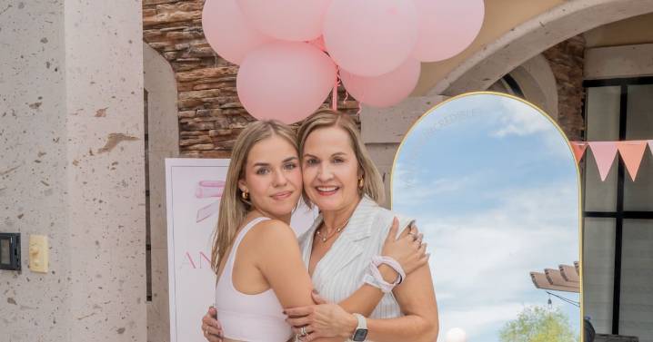 Celebra sus 24 años entre amigas