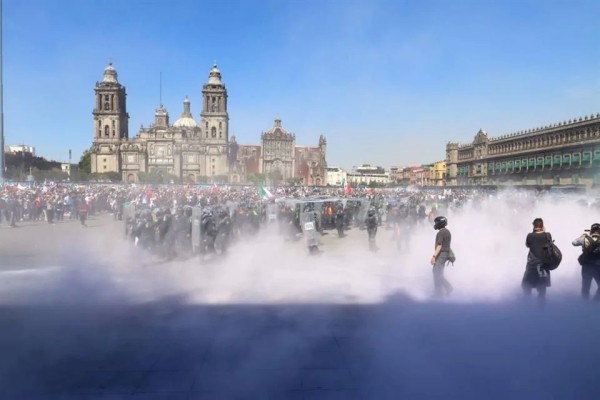 Presentan denuncia ante FGR por abusos en marcha