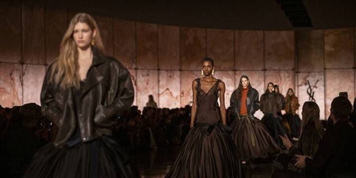 El marrón chocolate es el nuevo negro: así se lleva el color del moda del otoño