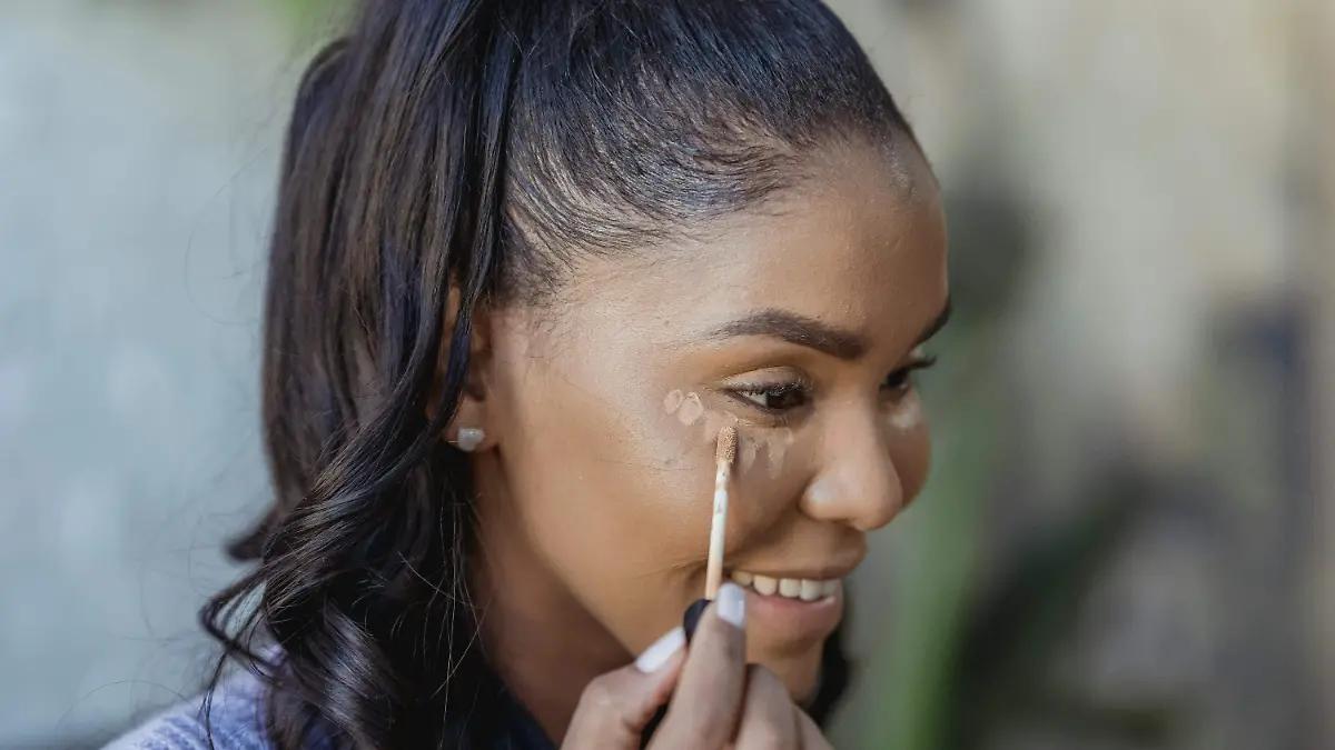 Desde pastillas con larvas hasta retoques digitales: la historia más oscura de la belleza femenina
