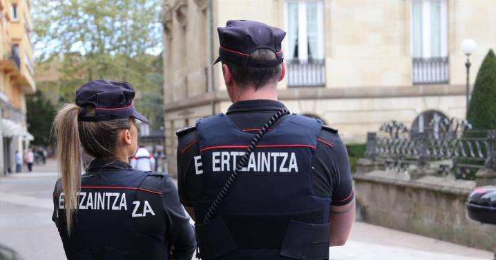 La Ertzaintza destapa que han sido detenidos tantos magrebíes como españoles pese a ser el 1,7 % de la población