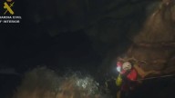 Rescatados de madrugada dos espeleólogos atrapados en una cueva de Picos de Europa