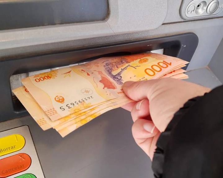 Passalacqua anunció que este sábado pagarán los haberes de los empleados proviciales