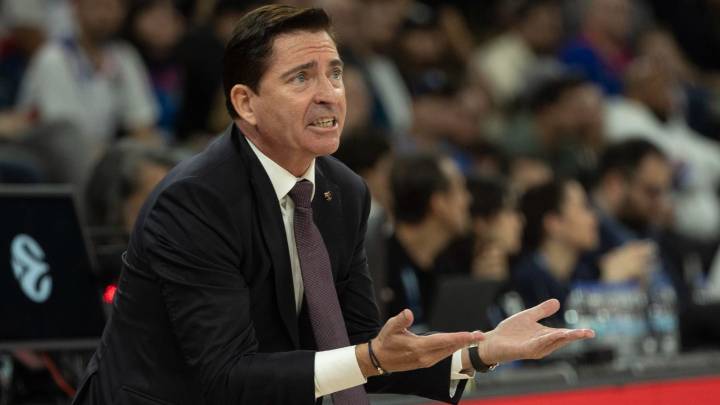Xavi Pascual naufraga en su debut con una terrible segunda parte de su Barcelona en Estambul