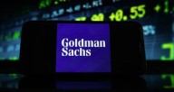 Los jóvenes con más dinero ya no invierten como sus padres: esto dice Goldman Sachs