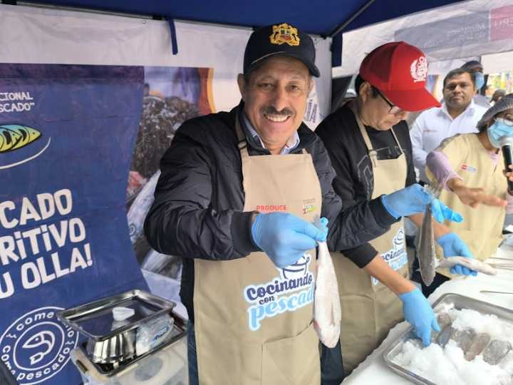 Congresista Héctor Valer impulsa feria “Pescadería del Corazón” para llevar pescado a precios sociales