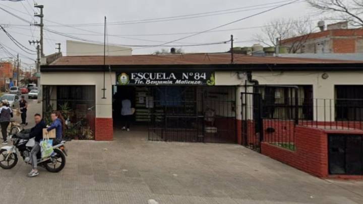Una maestra fue golpeada por una madre y podría perder el ojo