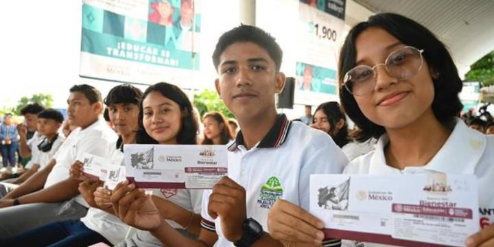 “La generación de la Beca Rita Cetina”, la SEP presume aumento de beneficiarios