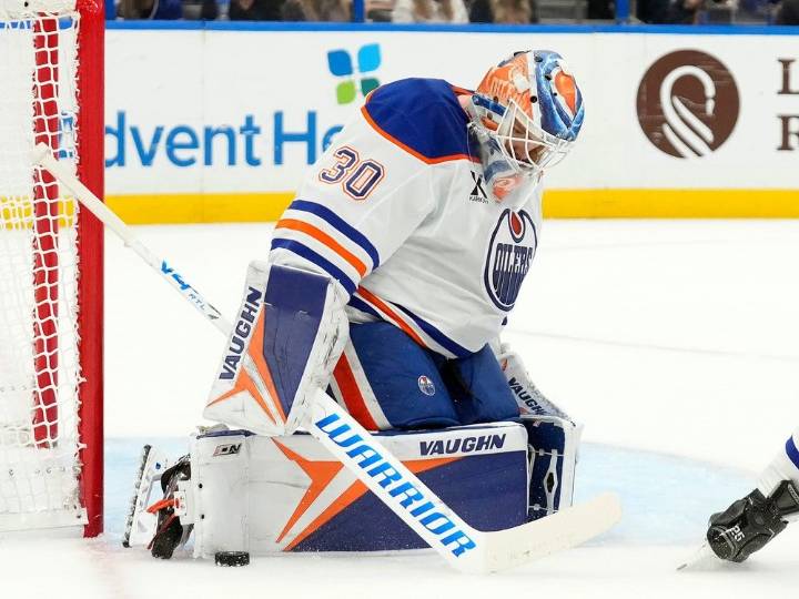 Calvin Pickard helps Edmonton Oilers steal road point in Tampa Bay