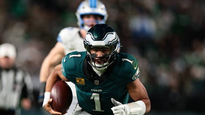 Sunday Night Football: Jalen Hurts scores on tush push, Eagles lead Lions 13