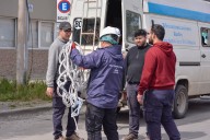 Personal de Telecomunicaciones desarmó una antena en desuso en Río Gallegos