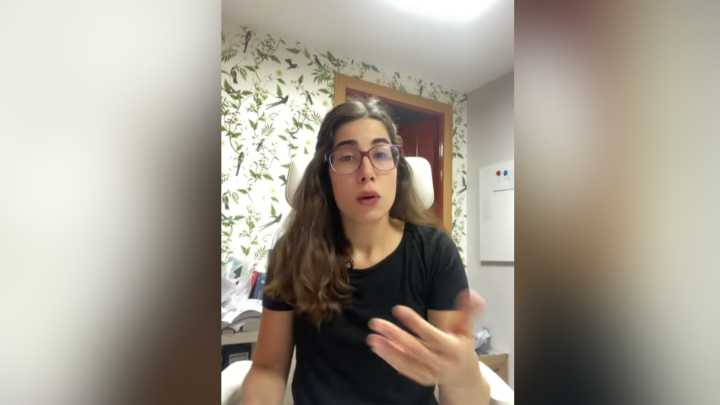 María, gestora y abogada: "Cada vez hay más vehículos históricos, la ITV, las zonas de bajas emisiones y el impuesto de circulación son los motivos más habituales"