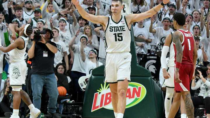 San Jose State at Michigan State odds, picks and predictions