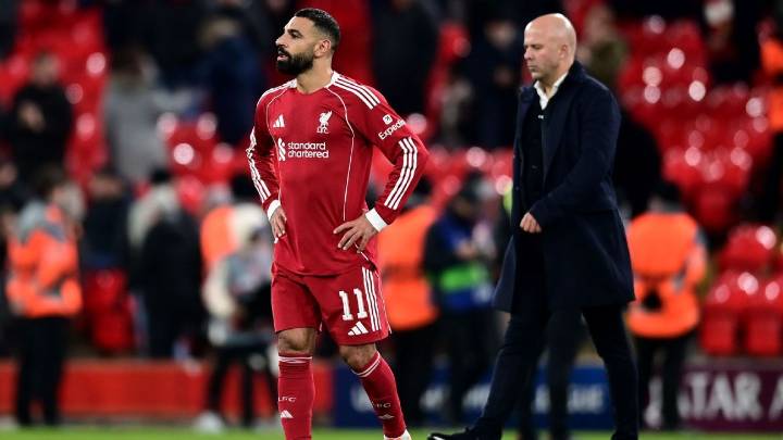 Jamie Carragher 'angry' with Liverpool, Mohamed Salah's 'legs have gone'