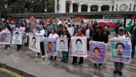 Padres de normalistas de Ayotzinapa encabezan la 134 marcha en la CdMx hoy 26 noviembre