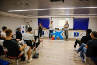 CaixaBank organiza una jornada de educación financiera con la plantilla del Dreamland Gran Canaria