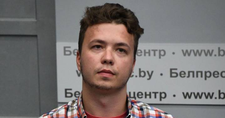 Putin spy 'planted onboard Ryanair tourist flight' before emergency landing