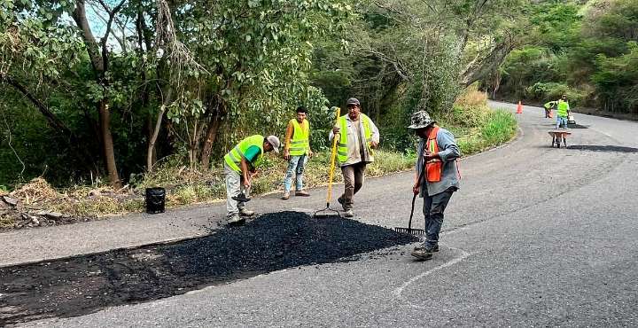 SCOP rehabilita camino intermunicipal Tiripetío