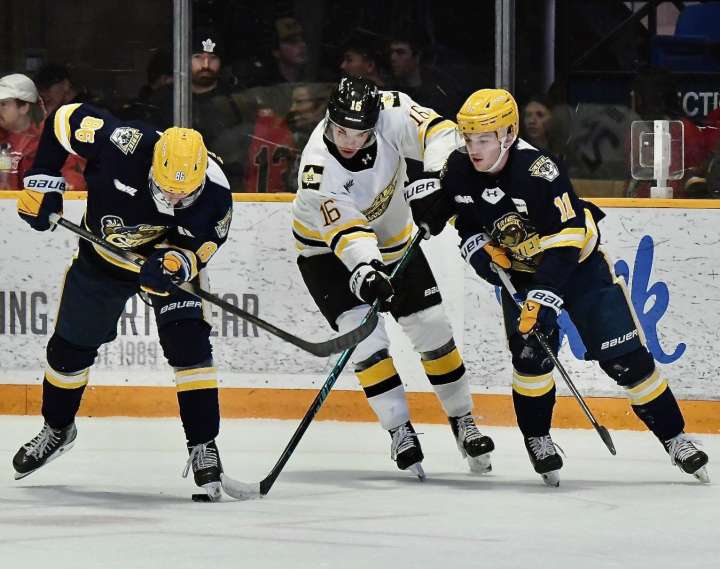 North Bay Battalion double the Erie Otters 4