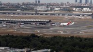 Aeropuerto de Barajas, en Madrid, suspende vuelos hacia Venezuela
