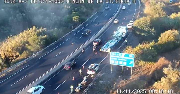 Un camión averiado provoca retenciones de nueve kilómetros en la A-7 a la altura de Rincón de la Victoria