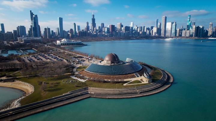 Chicago weather: Sunshine and 50s ahead after stunning Northern Lights display