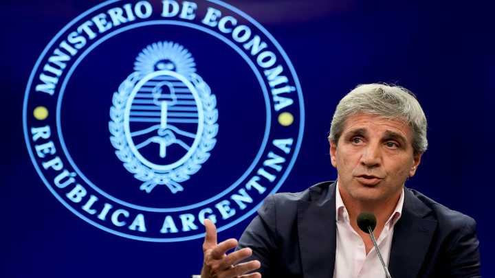 "Es una operación más": qué dijo Luis Caputo del rescate por US$20.000 millones