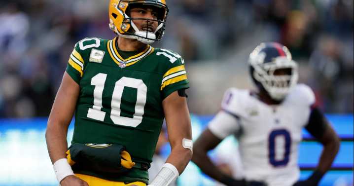 Jordan Love throws 2 TD passes as Packers beat Giants 27