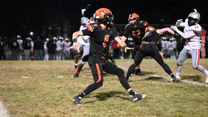 Almont football dominates Detroit Edison to win D6 regional final