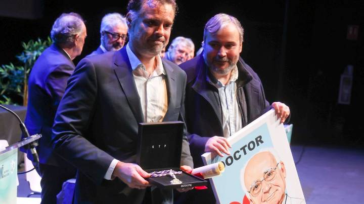 Emotivo homenaje en Ferrol a los profesionales médicos: «A loita pola vida é a vocación máis fermosa»