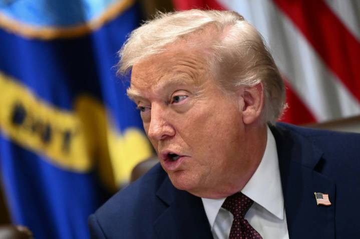 Trump dice que los demócratas están promoviendo una «farsa» con el caso Epstein