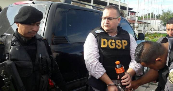 ‘Le encontraron alcohol a Javier Duarte’: Defensa niega que exgóber de Veracruz haga fiestas en prisión