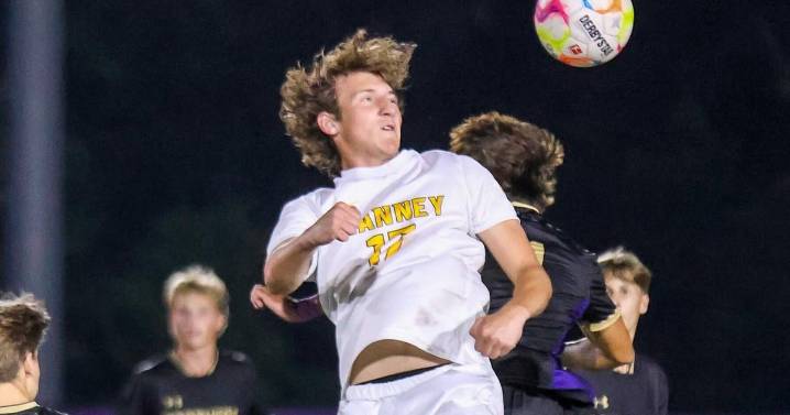 Vianney heats up to claim district title, plays host to SLUH in Class 4 state quarterfinal