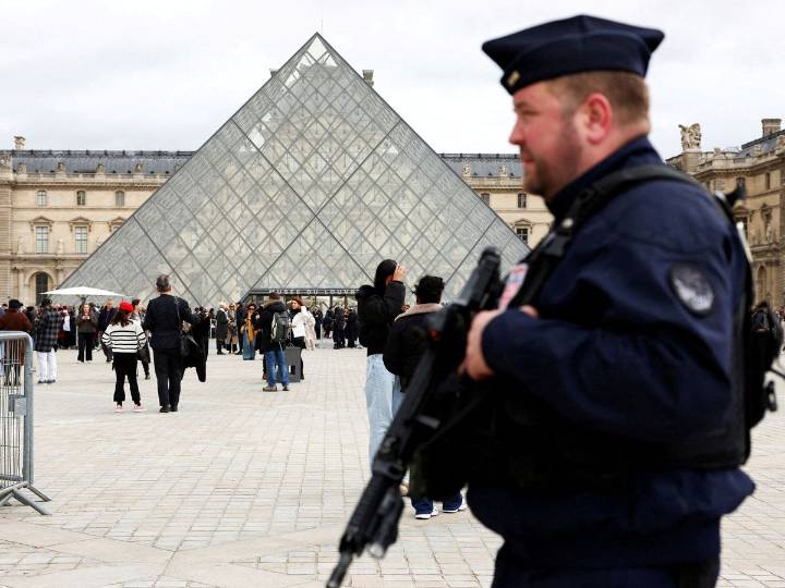Anuncian detención de un cuarto integrante de la banda que robó el Louvre