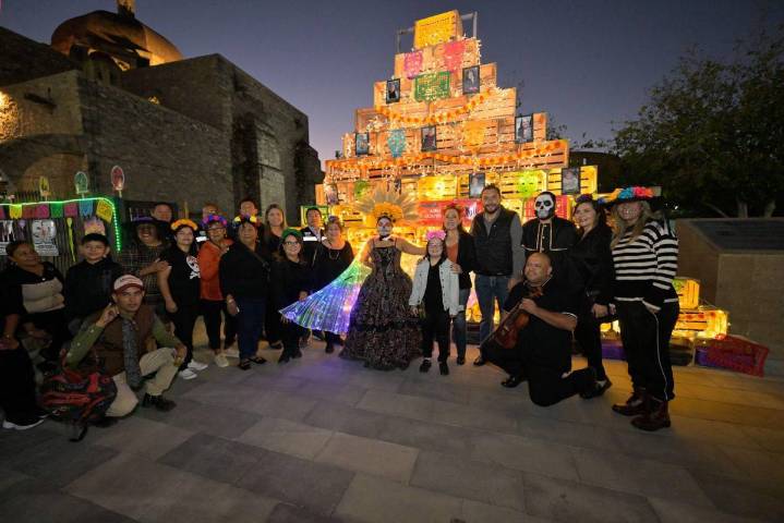 Color, música y raíces: así se vivió el desfile Flores y Calaveras en Monclova