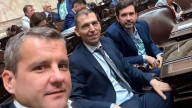 LLA sumó a otros tres diputados y está cerca de la primera minoría