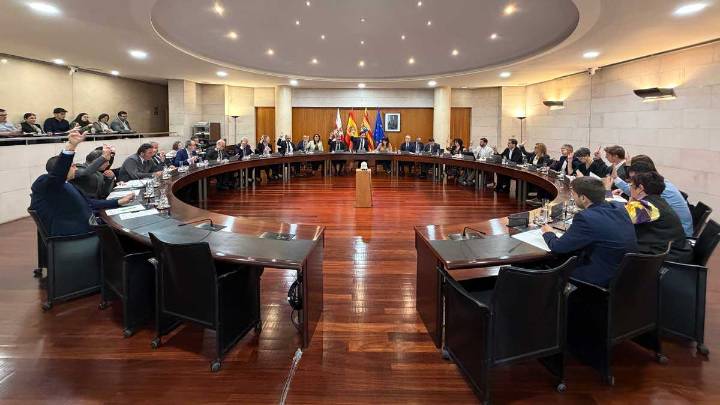 Crecen los apoyos institucionales al tren de cercanías Huesca–Zaragoza: la DPH aprueba una moción unánime