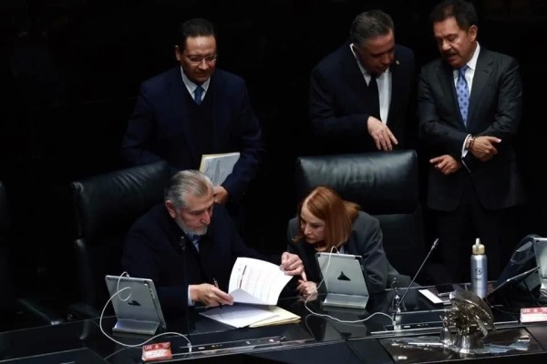 Prolongan sesión en espera de posible renuncia de Gertz