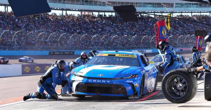 A late caution robs Hamlin of NASCAR title in probable final year of championship format