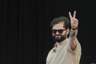 Una tierna llamada por teléfono: Presidente Boric invita a niño que lloró por fin de su mandato a La Moneda